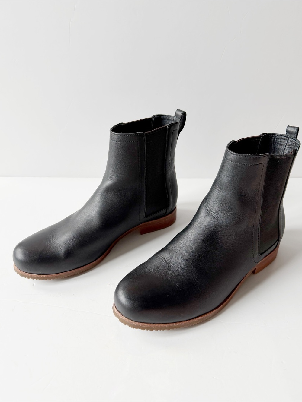 Poppy Barley Woman Black Leather Chelsea Boots US9.5 Classic Minimal Preppy